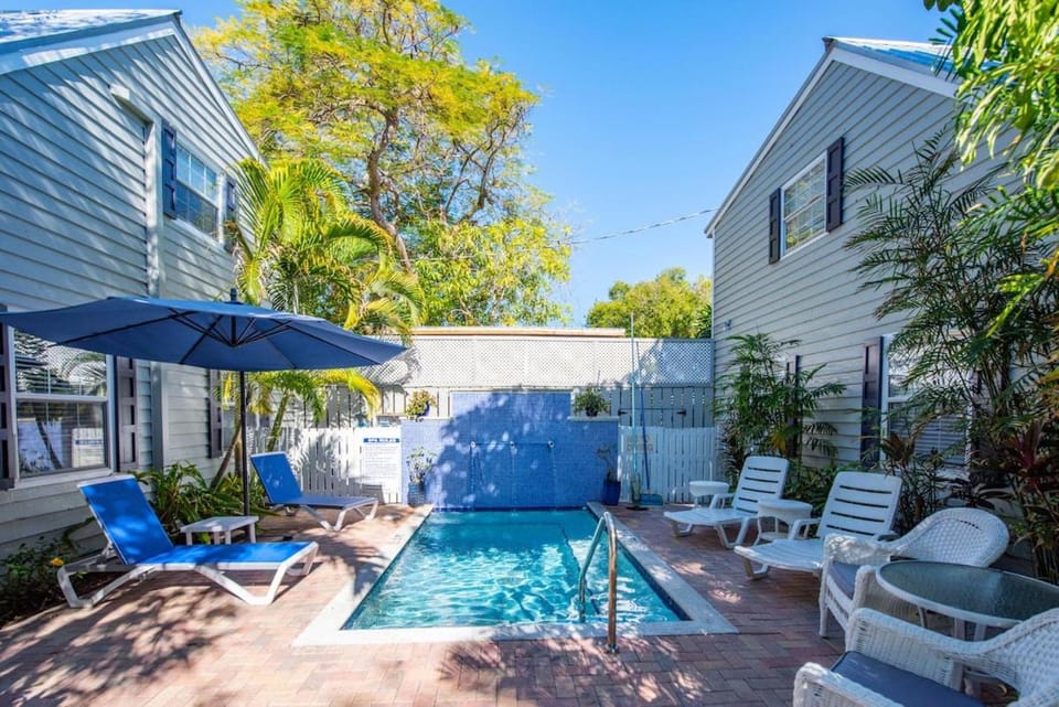 Property building, Pool view