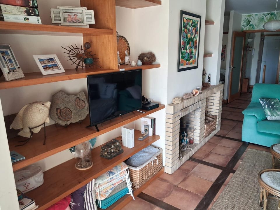 TV and multimedia, Living room, Seating area, fireplace