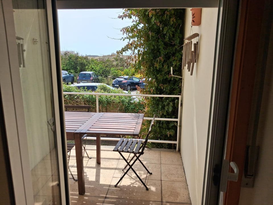 Natural landscape, View (from property/room), Balcony/Terrace, Dining area, Bedroom