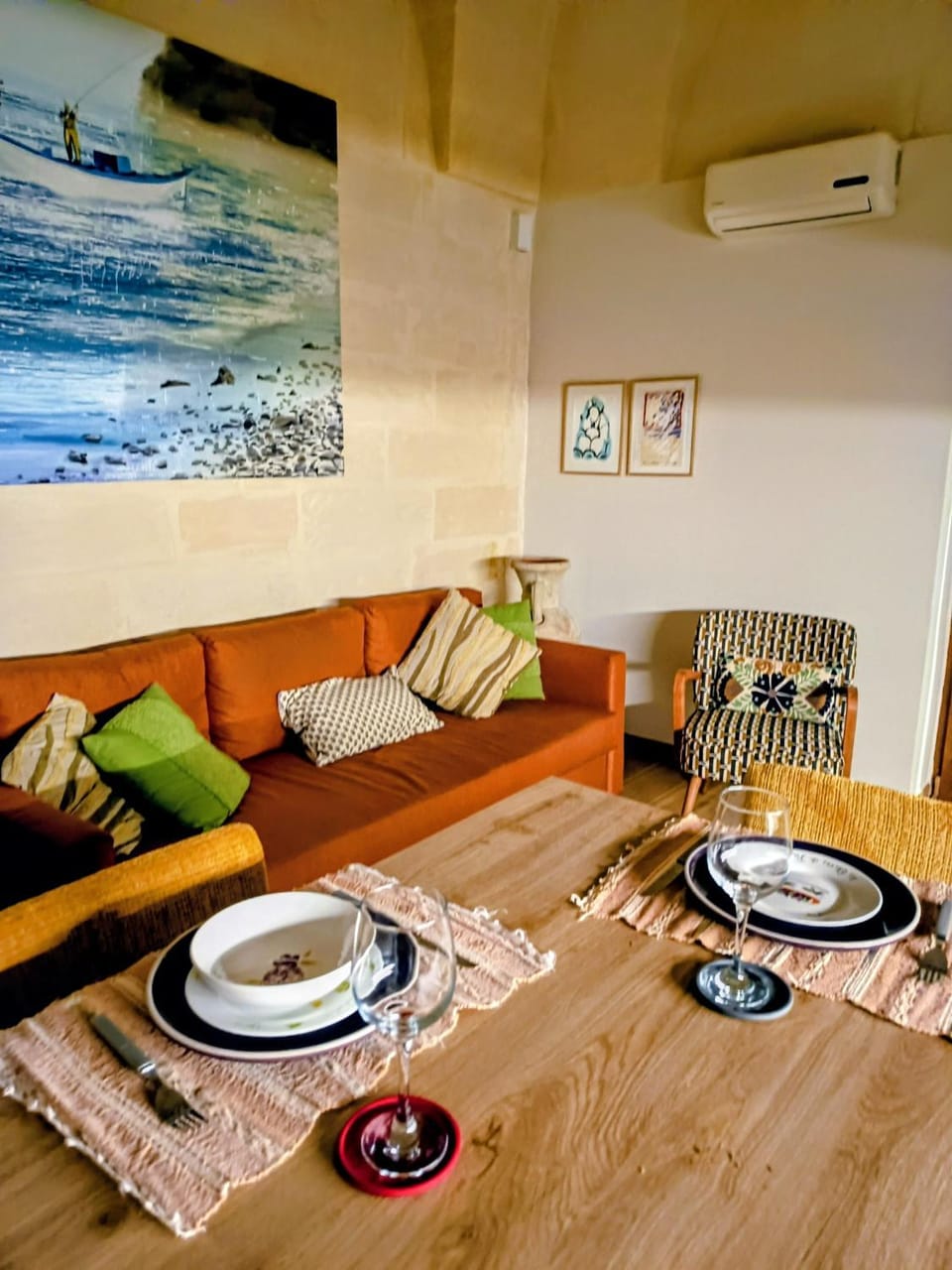 Living room, Seating area, Dining area, air conditioner