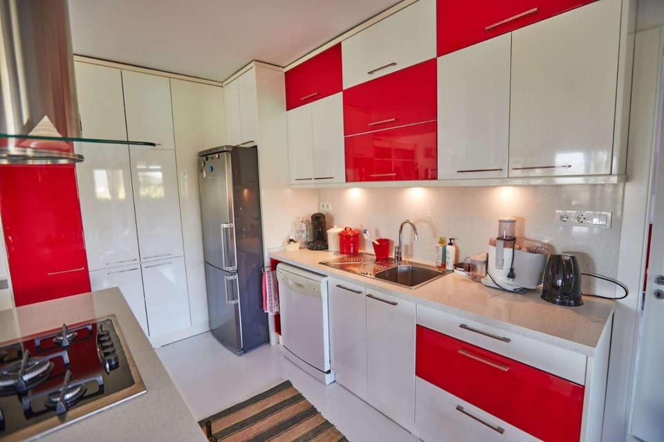Coffee/tea facilities, Kitchen or kitchenette, oven, stove, toaster