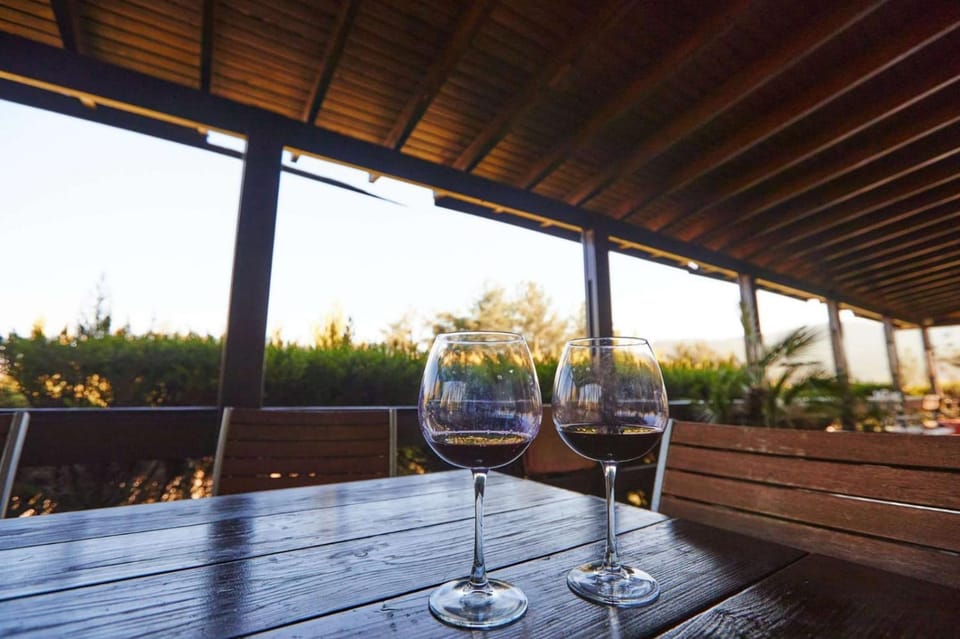 View (from property/room), Balcony/Terrace, Food and drinks, Dining area, Drinks, Alcoholic drinks