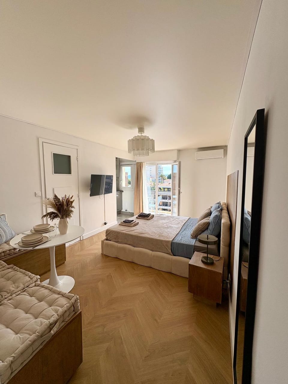 Bed, TV and multimedia, Photo of the whole room, Seating area