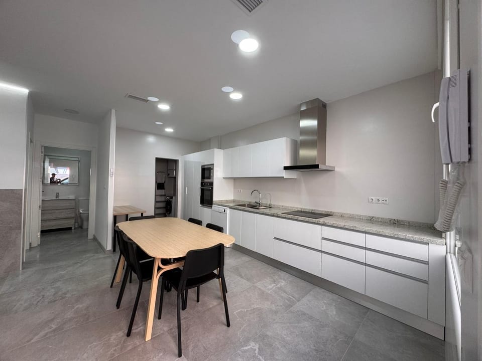 Kitchen or kitchenette, Communal kitchen