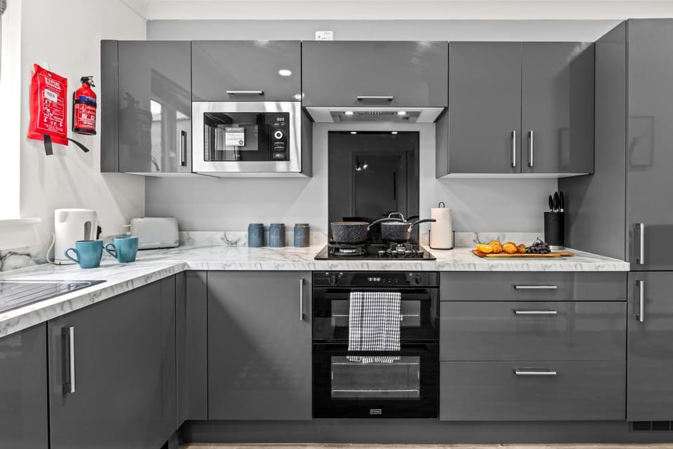 Coffee/tea facilities, Kitchen or kitchenette, stove, toaster