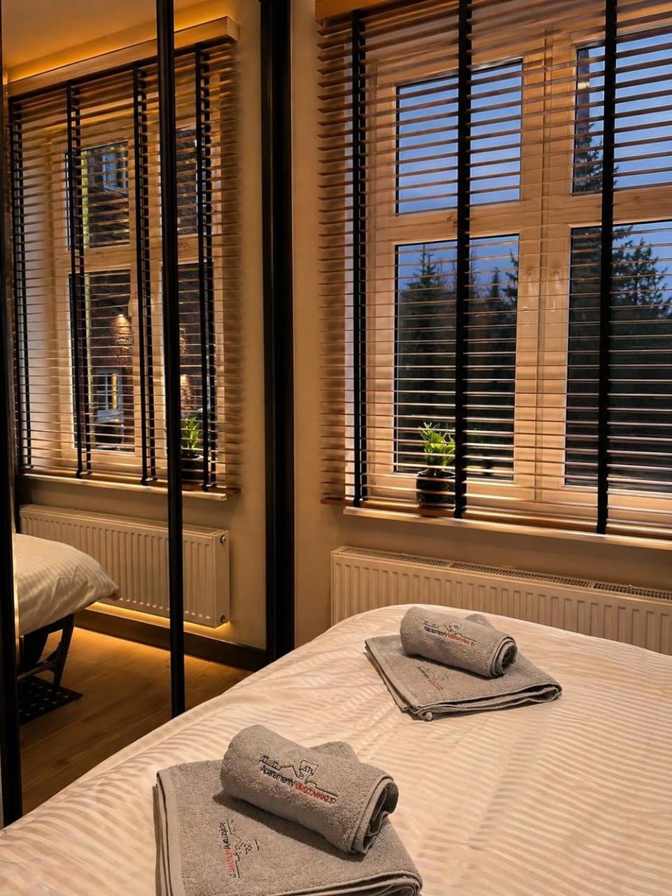 Bed, Living room