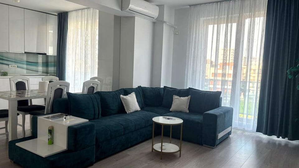 Bed, Living room, Seating area, air conditioner