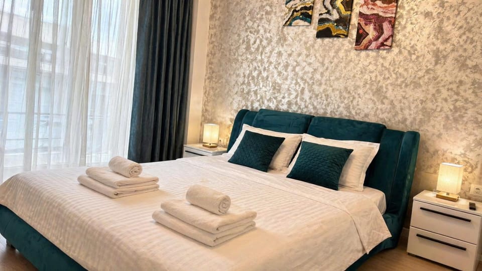 Bed, TV and multimedia, Photo of the whole room, Bedroom, flat iron, towels