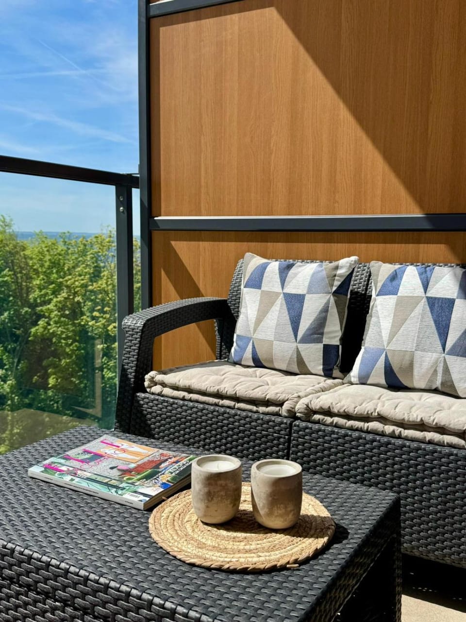 Day, View (from property/room), Balcony/Terrace, Living room, Seating area, Dining area