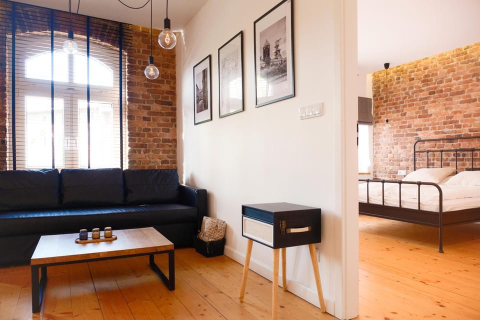 Photo of the whole room, Seating area