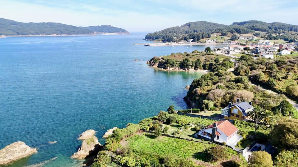 The Cliffs - ArealongaBeach House in A Mariña Occidental