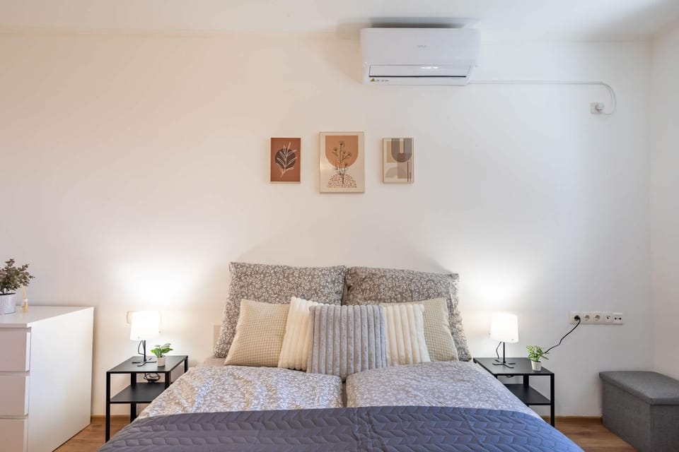 Airport Nearby - Free Parking & Easy Transit Apartment in Budapest