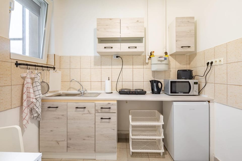 Airport Nearby - Free Parking & Easy Transit Apartment in Budapest