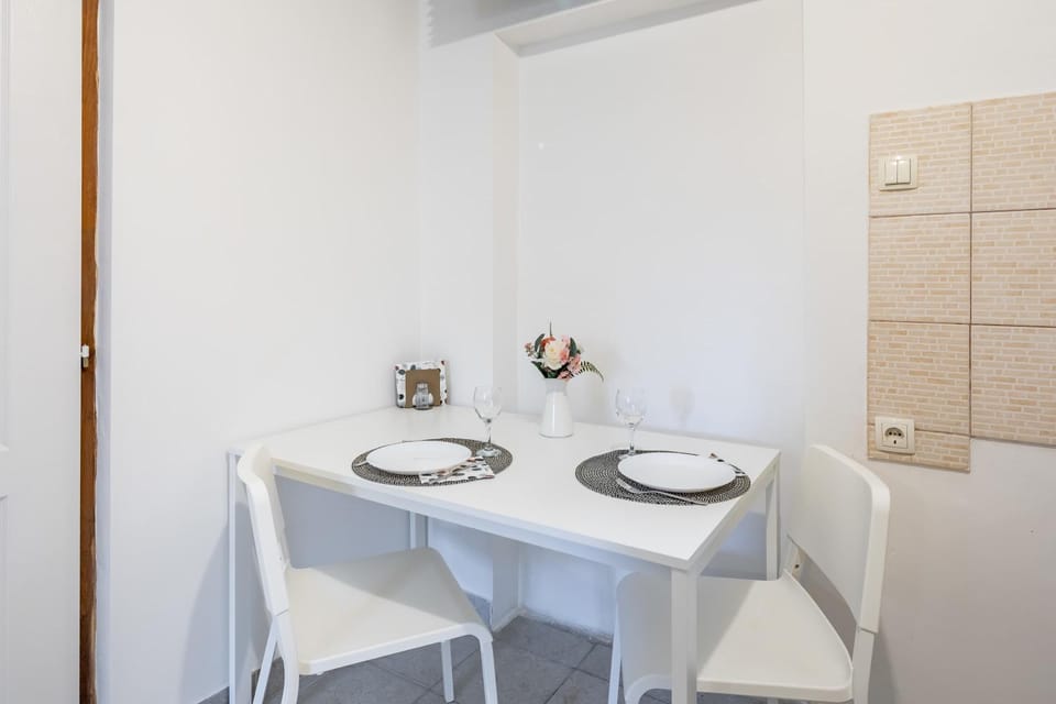 Airport Nearby - Free Parking & Easy Transit Apartment in Budapest