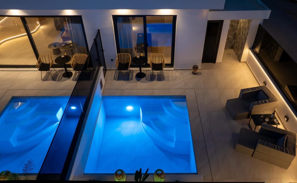 Night, Pool view, Swimming pool, sunbed