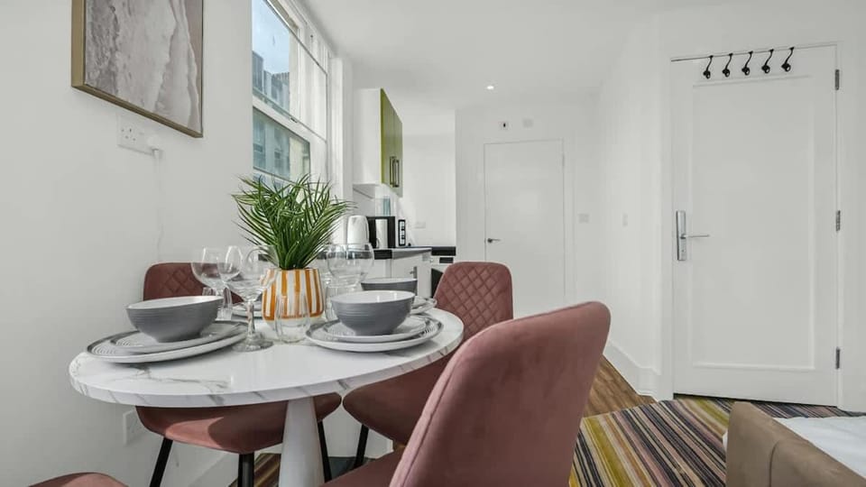 Lux Studio On Edgware Road Apartment in City of Westminster