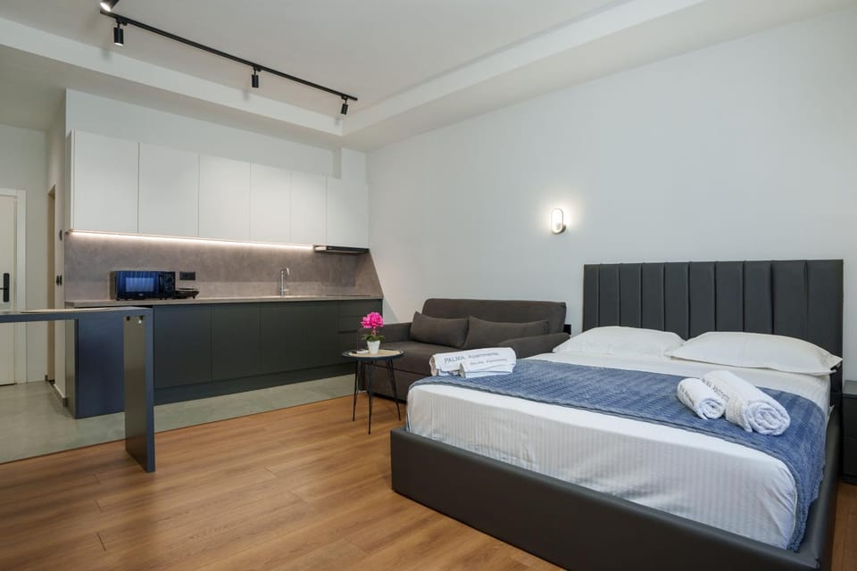 Bed, Kitchen or kitchenette, Photo of the whole room, Bedroom