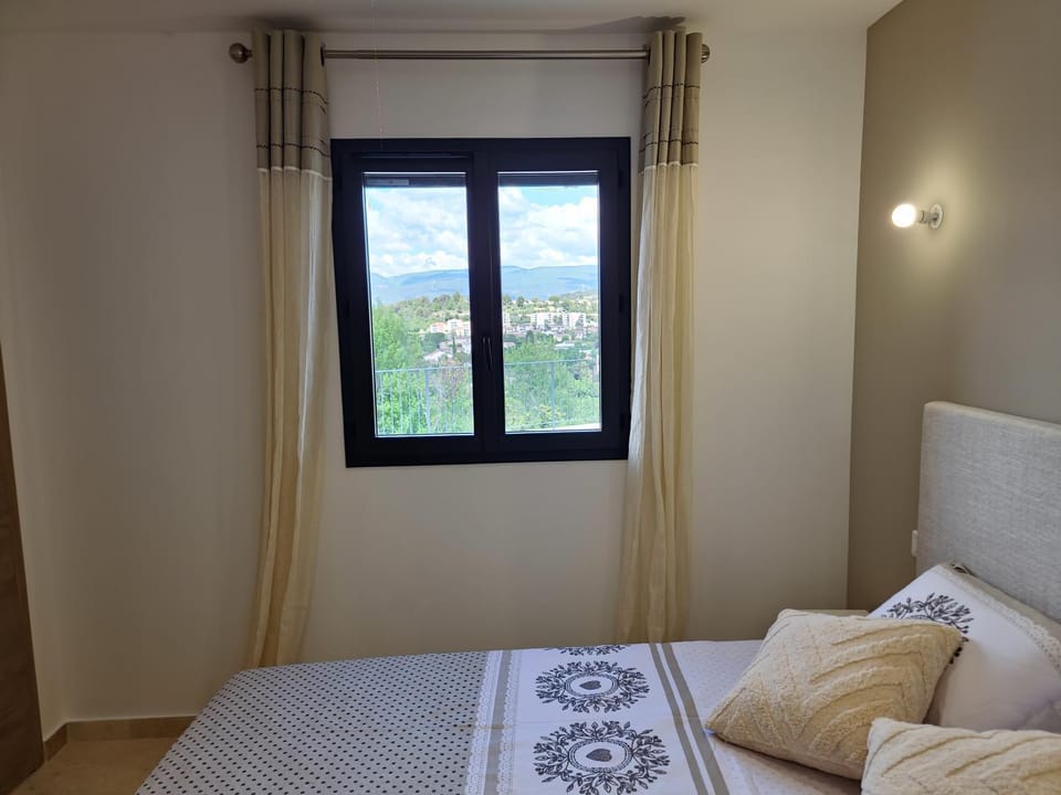 Bed, Photo of the whole room, Bedroom, City view