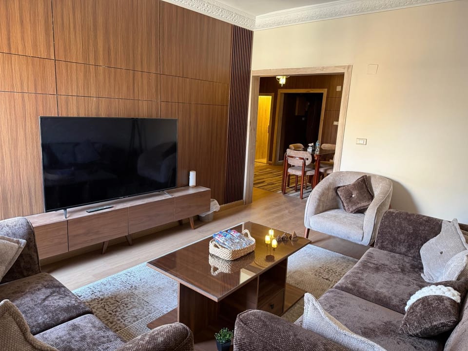 Communal lounge/ TV room, TV and multimedia, Living room, Seating area, Evening entertainment