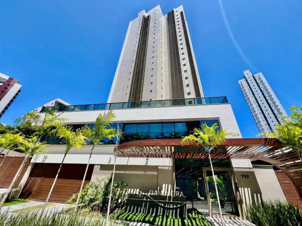 Flat Super Luxo com piscina Rooftop coracao de Boa viagem - 4km do Aeroporto e 400m shopping recife Apartment in Recife