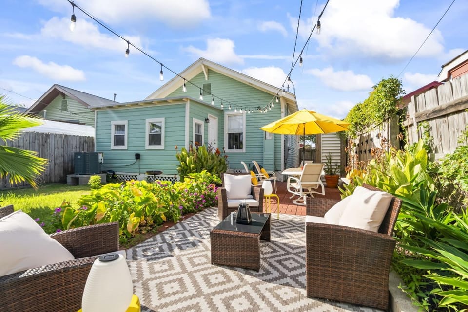 The Cardinal Retreat home House in Galveston Island