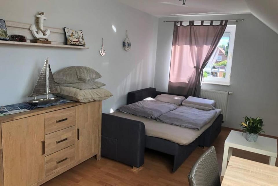 Property building, Living room, Bedroom