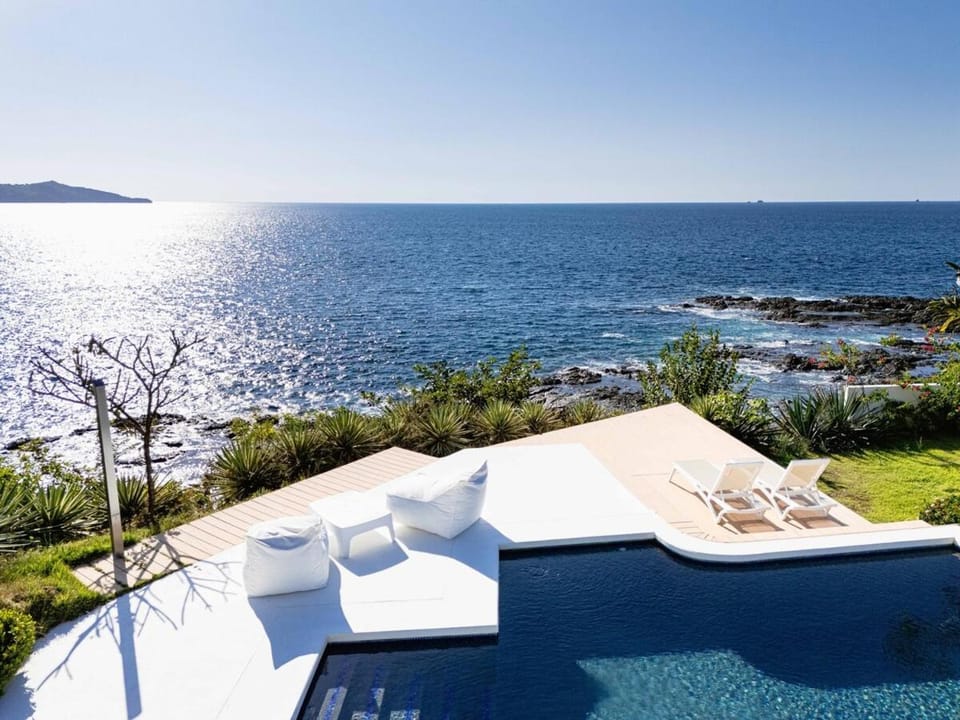 Beachfront Cliff Villa 300 degrees Ocean Views, Pool and Jacuzzi Villa in Playa Flamingo