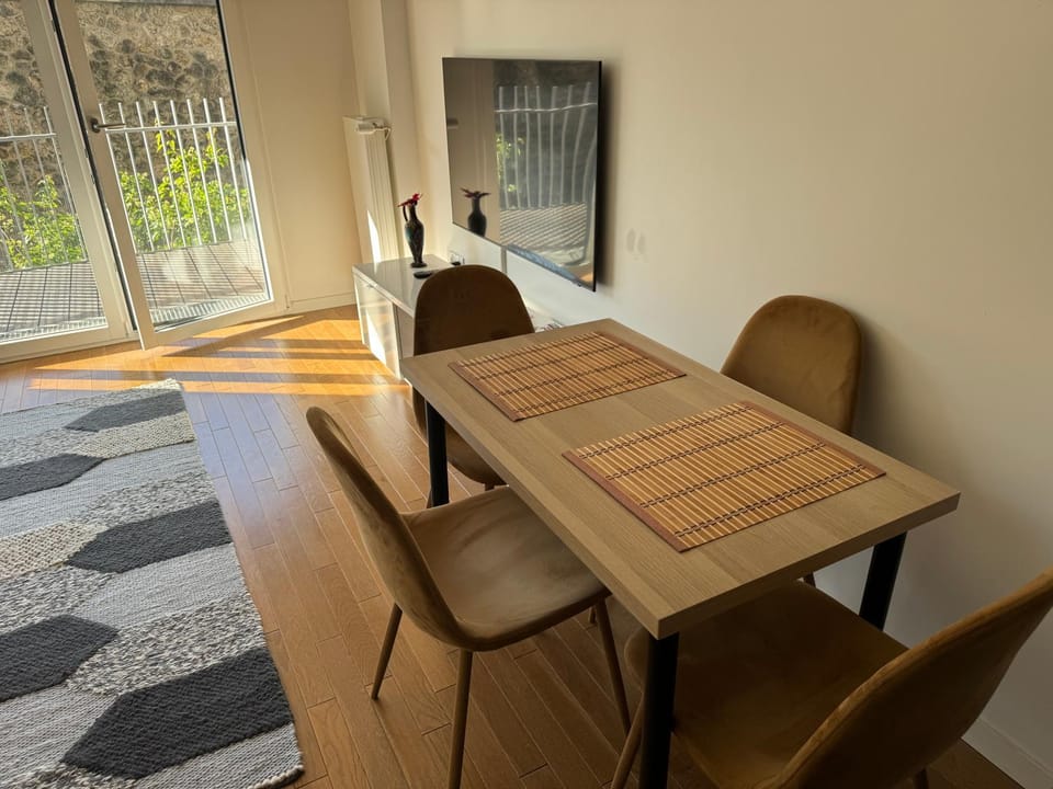 Living room, Seating area, Dining area