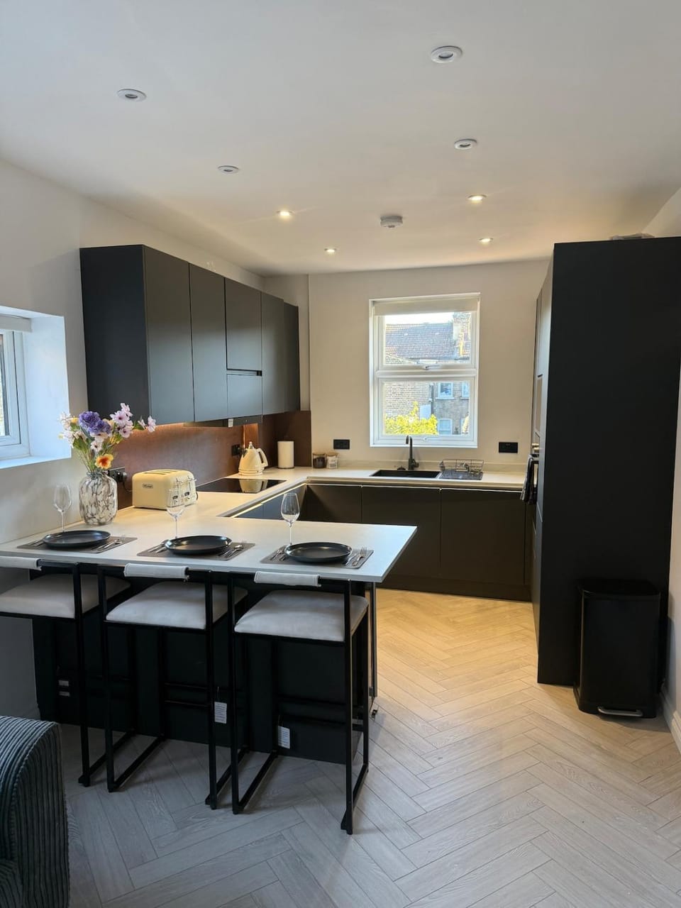 Luxury 3BR Flat Near East Croydon Gatwick 3WiFi Apartment in Croydon