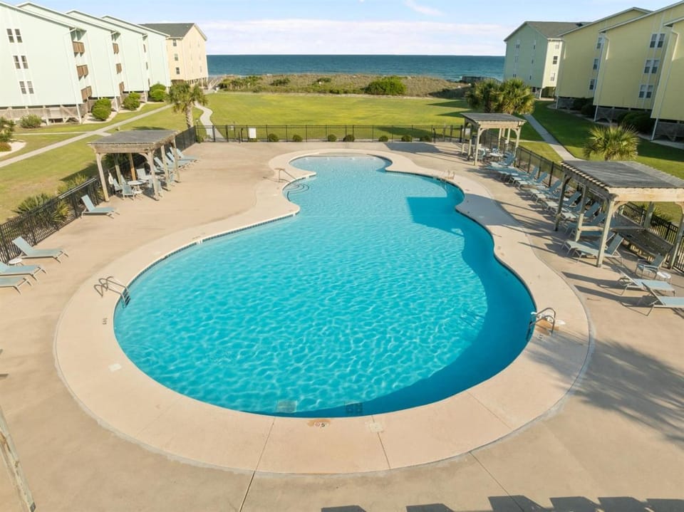 Birds Nest Ocean View Condo w Balcony Apartment in Surf City