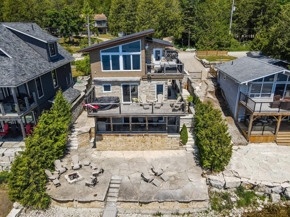 LAKEFRONT Boat Slip Hot Tub House in Lion's Head
