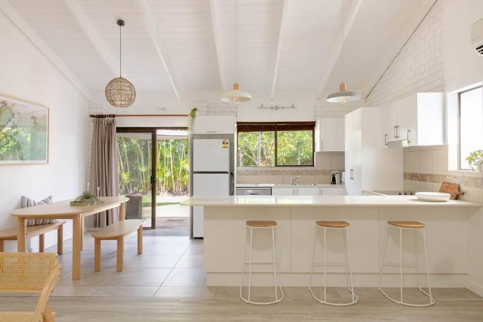 Boutique Beach Stay Pet Friendly Great Location House in Coolum Beach