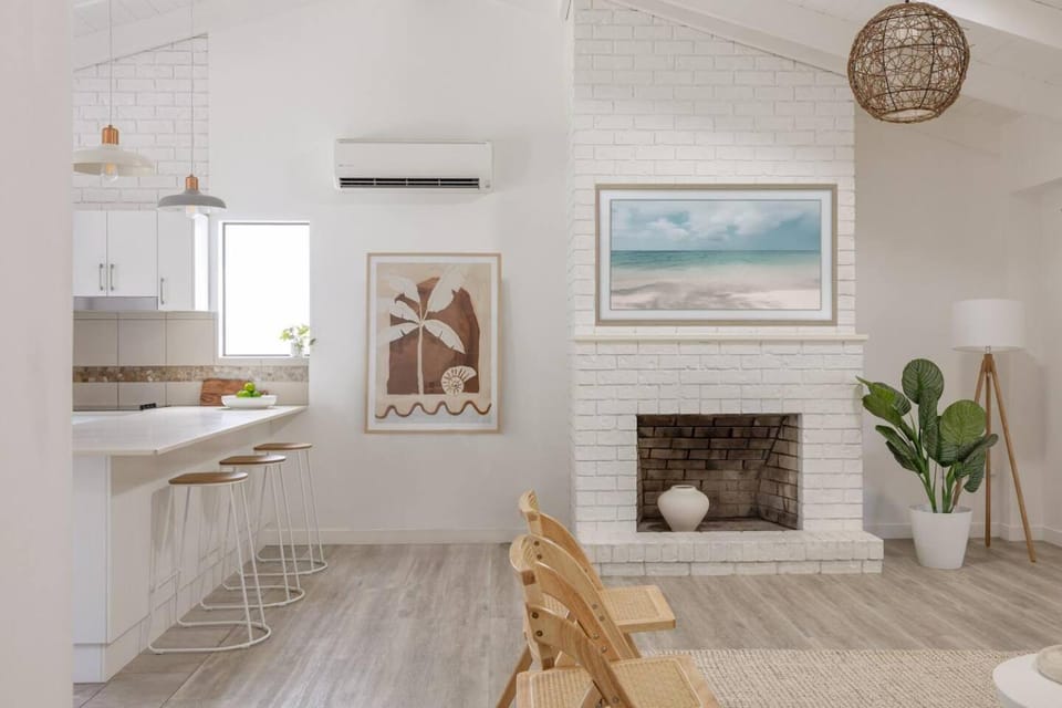 Boutique Beach Stay Pet Friendly Great Location House in Coolum Beach