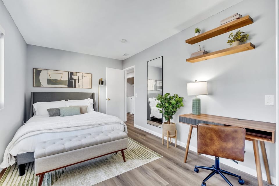 4 min from UCR, 3 bedrooms, 2 bath, newly renovated, academic loft Apartment in Riverside