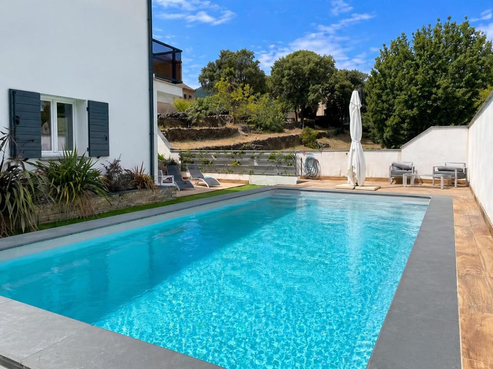 Bastia villa individuelle piscine privée et toboggan vue dégagée proche mer et centre Apartment in Bastia