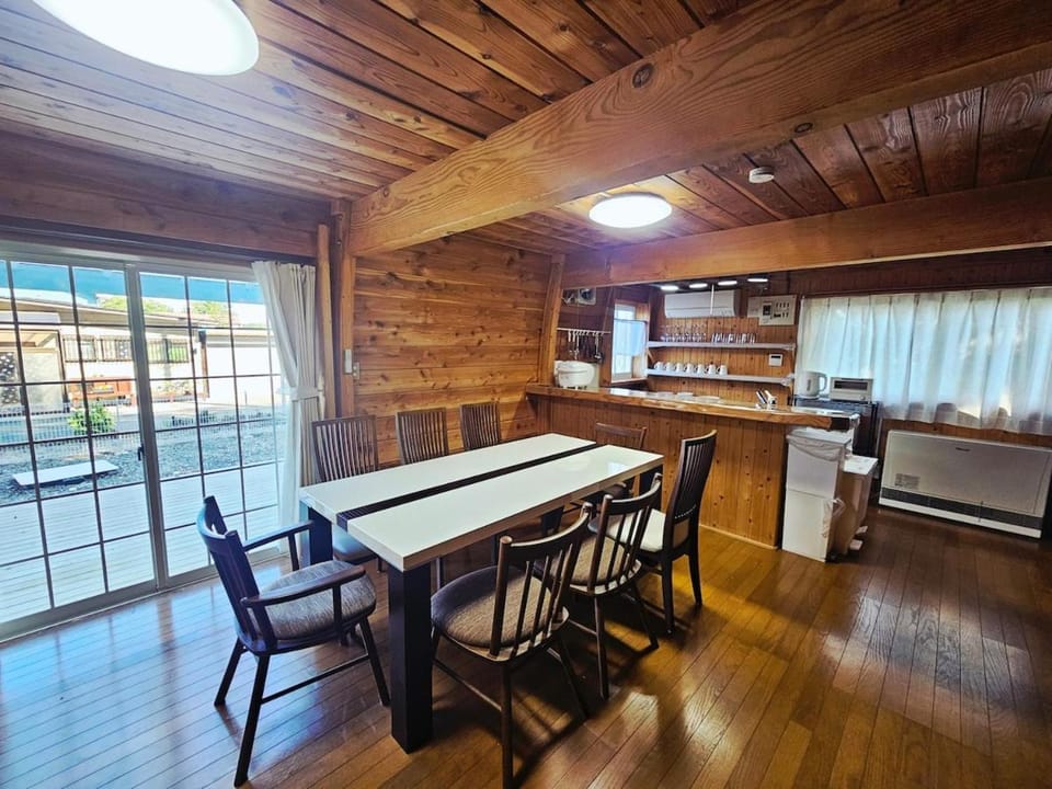 Kitchen or kitchenette, Living room, Dining area, pet friendly