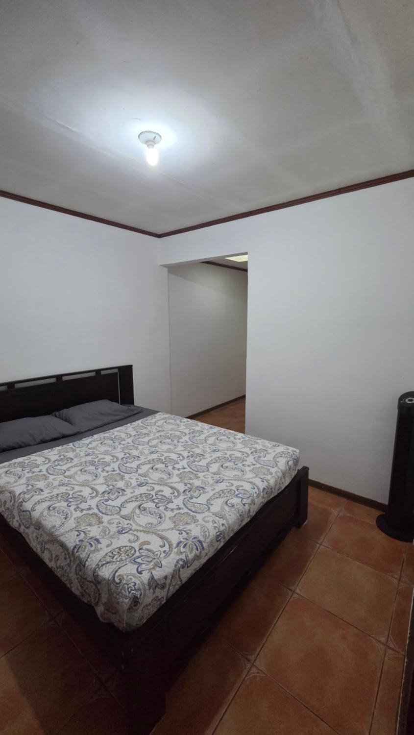 Dani house 10 min from airport 5 min Alajuela downtown Apartment in Tambor
