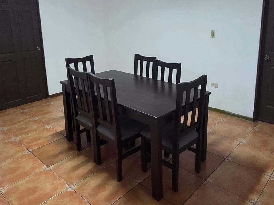 Dani house 10 min from airport 5 min Alajuela downtown Apartment in Tambor