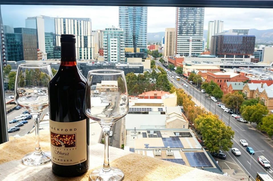 Modern 2B2B City Apartment-Free Parking-Pool-Gym Apartment in Adelaide