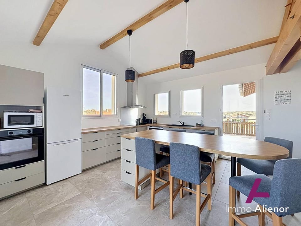 Villa spacieuse avec parking et wifi - 10 pers. - FR-1-857-78 Villa in Vieux-Boucau-les-Bains