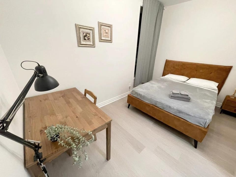 Queen Boutique Rooms Bed and Breakfast in Toronto