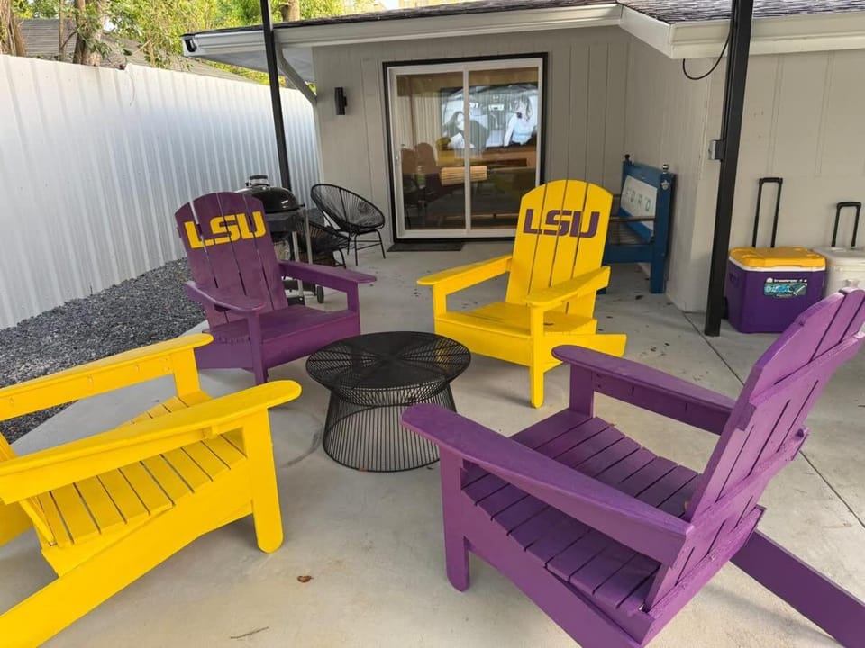 LSU House - 4 bedroom sleeps 12 - On Campus House in Baton Rouge