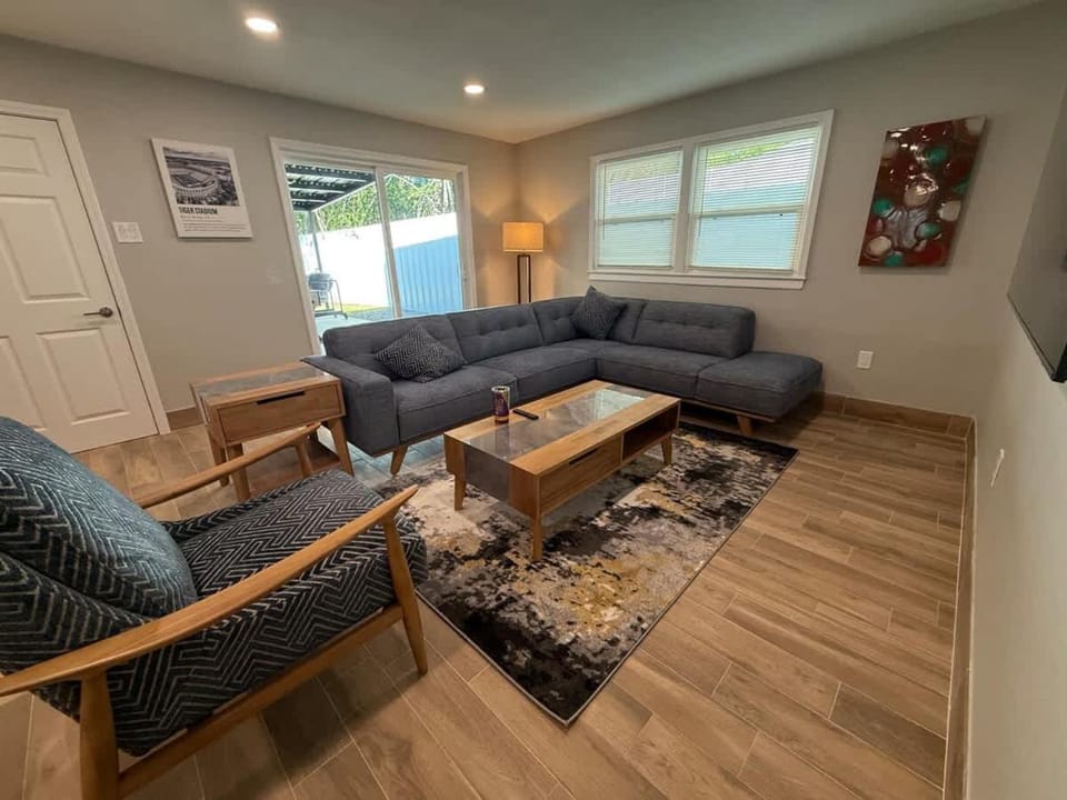 LSU House - 4 bedroom sleeps 12 - On Campus House in Baton Rouge