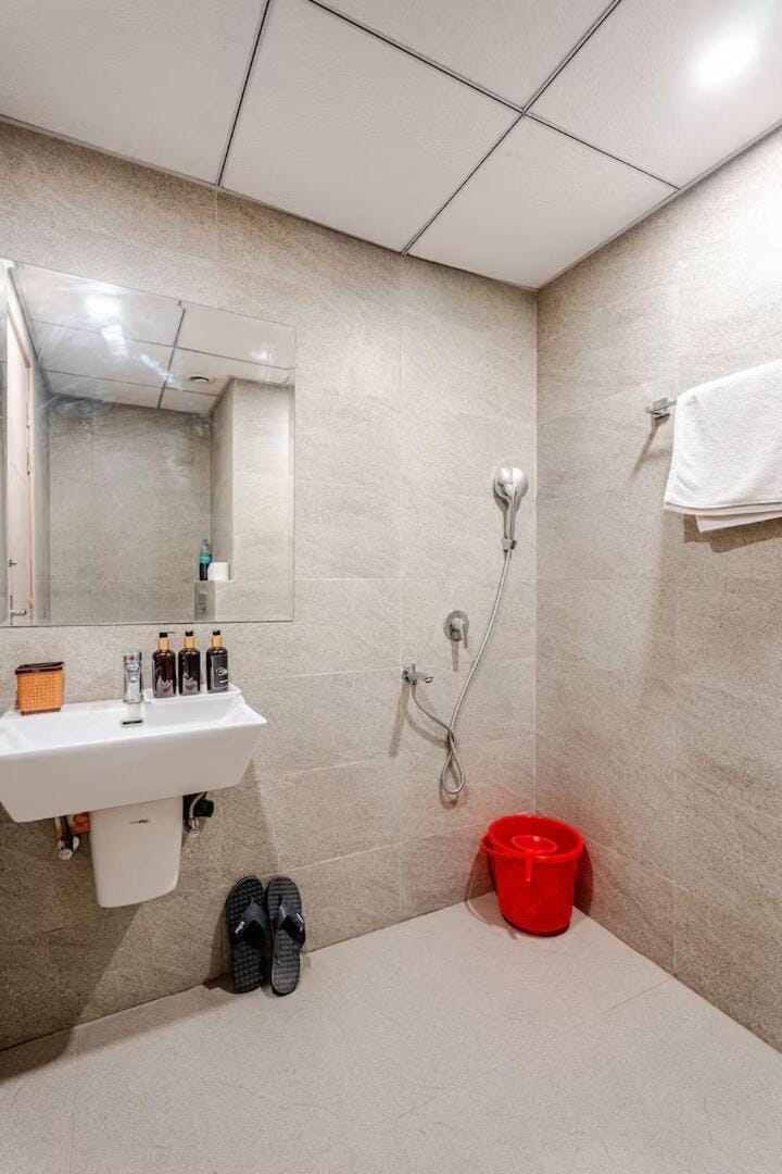 Omaxe ITC Near India Expo Mart Apartment in Uttar Pradesh