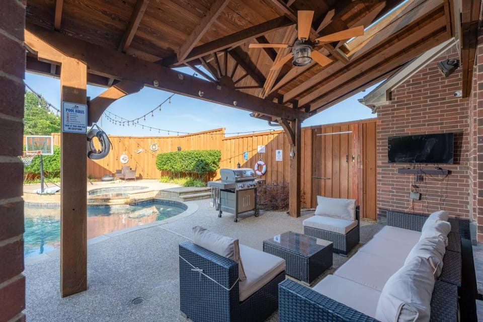 Luxury Oasis-Great Location-heated Spa&Pool/9 Beds House in Frisco