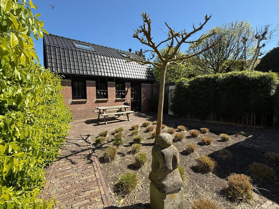 Property building, Spring, Day, Garden, View (from property/room), Balcony/Terrace, Garden view