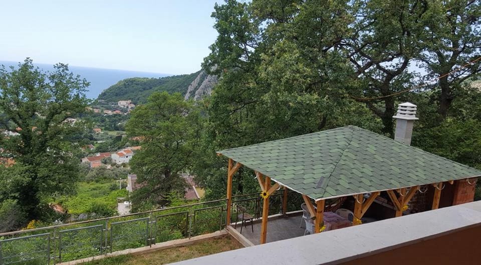 Property building, BBQ facilities
