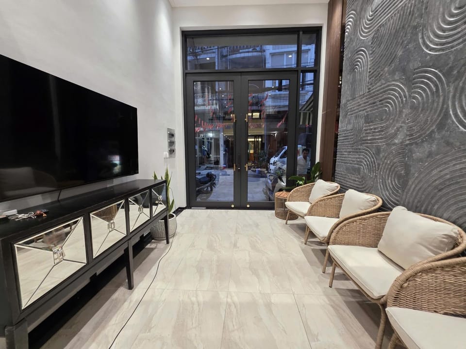 Communal lounge/ TV room