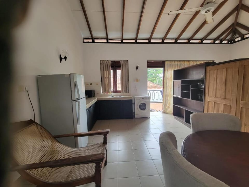 Cozy Beachside Private Room-100m walk to the beach Vacation rental in Dehiwala-Mount Lavinia