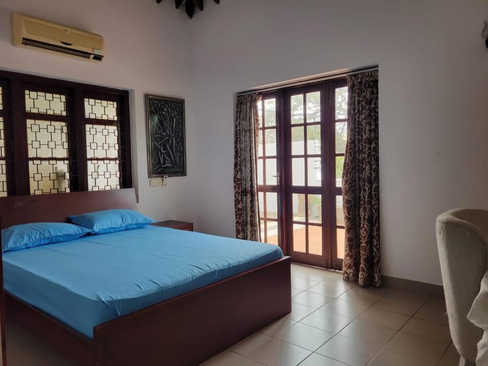 Cozy Beachside Private Room-100m walk to the beach Vacation rental in Dehiwala-Mount Lavinia